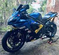 Suzuki GSXR 750 k7