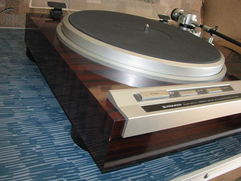 Gramofon Pioneer PL-707