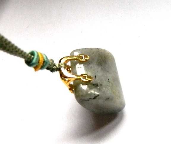 Labradoryt - kamień transformacji, wisiorek torebka