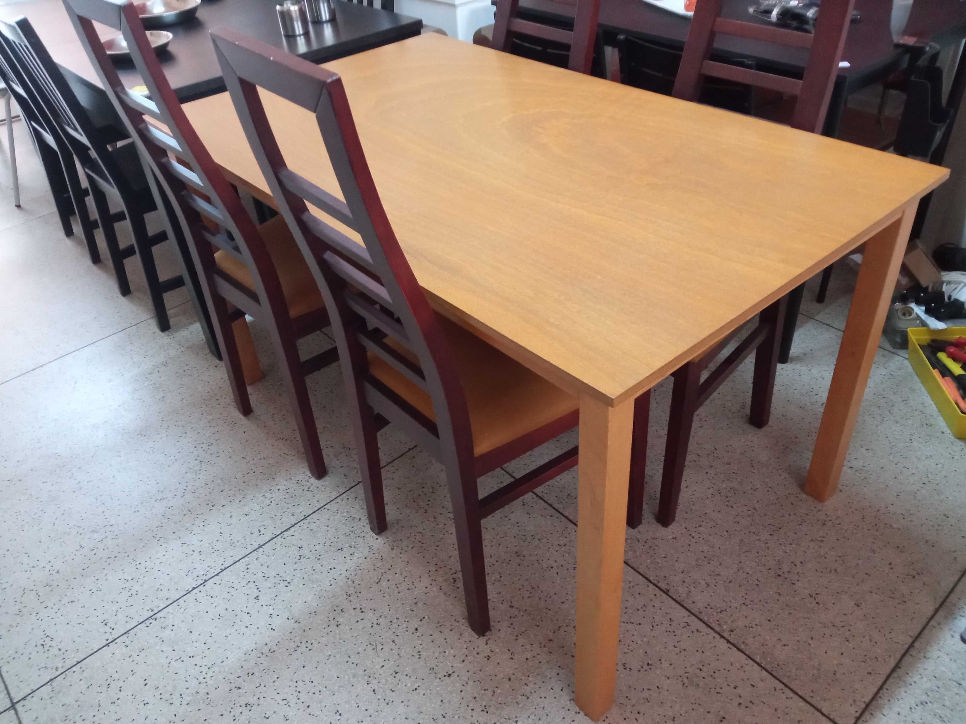 Mesa de jantar + 4 cadeiras