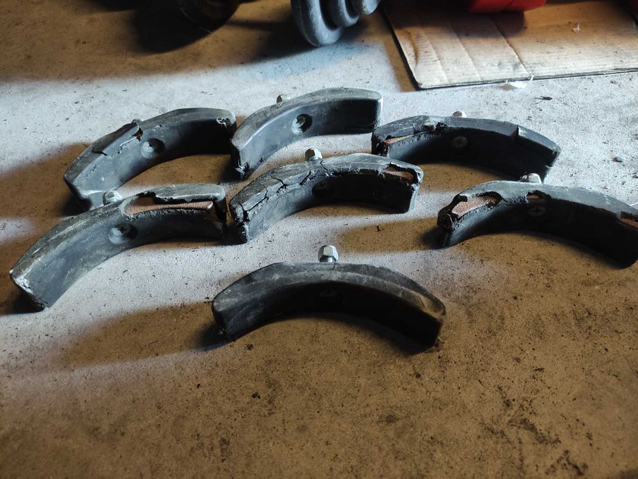 Stojak na hantelki do stojaka uchwyty łódki na hantle 7 sztuk uszkodzo