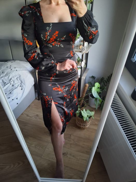 Rozmiar XS, Boohoo satynowa czarna sukienka w kwiaty, sukienka midi