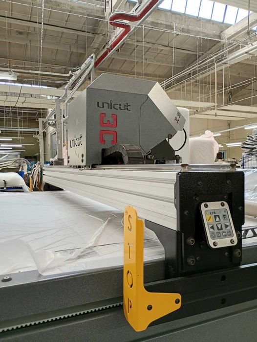 Cutter UNICUT 3C50 automat do krojenia tkanin