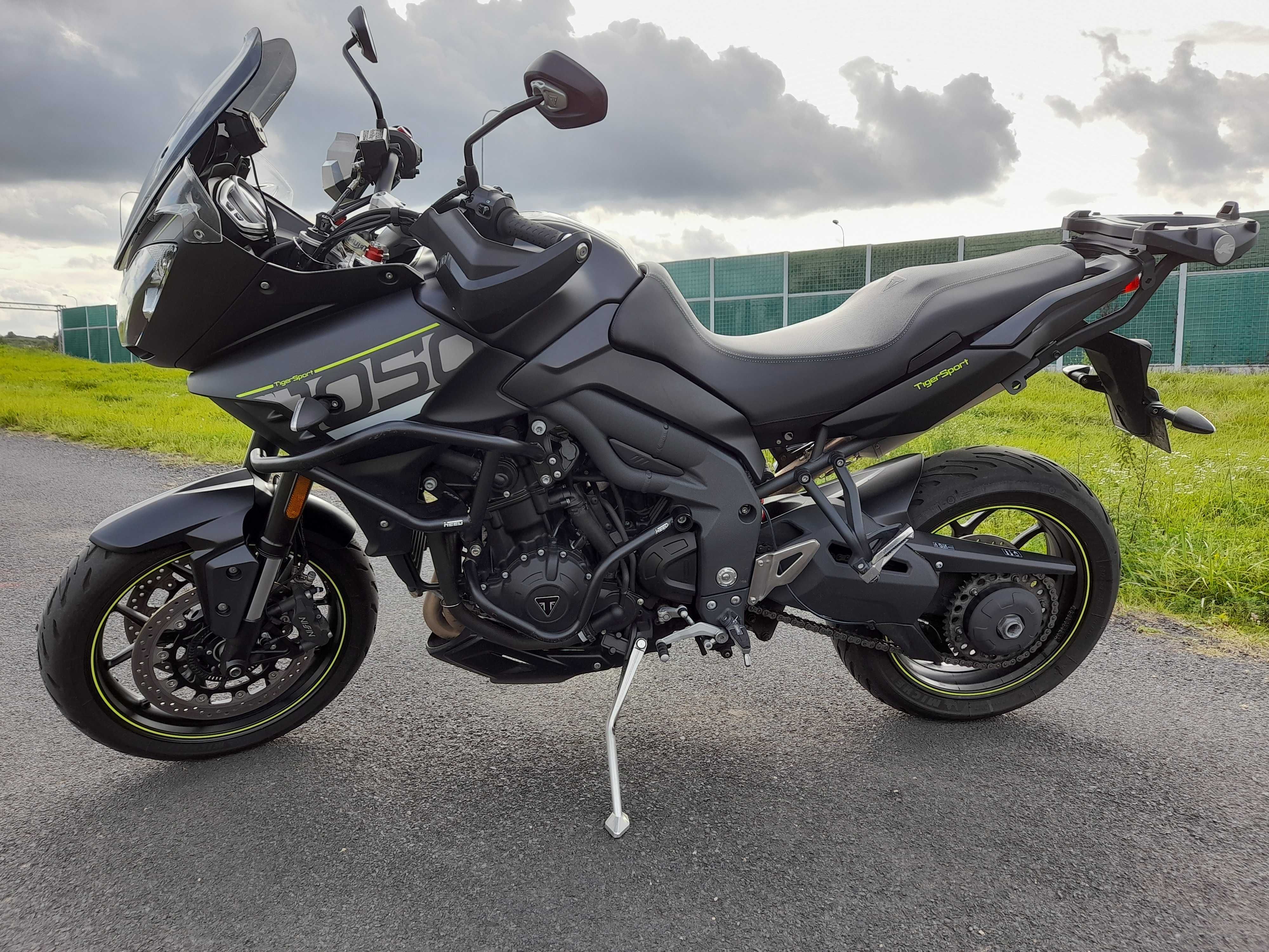 Triumph tiger sport 1050 salon pl