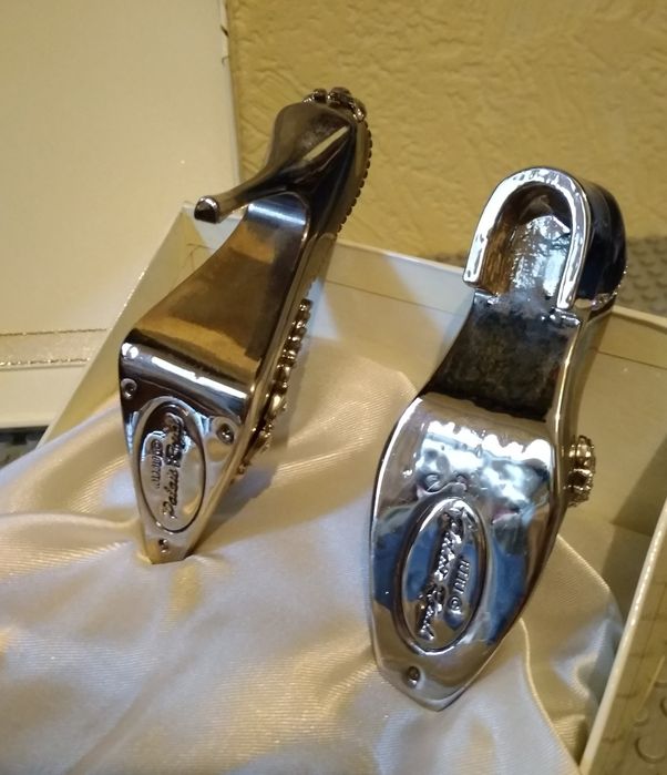 Миниатюрная пара туфелек Romeo /Juliette с кристаллами Сваровски.