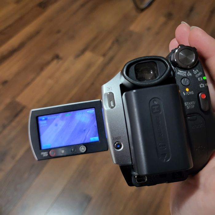 Відеокамера Sony Handycam HDR-UX5
