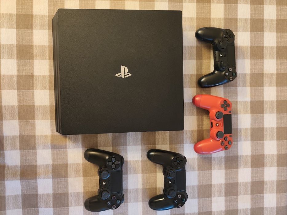 PS4 Pro 1TB + 4 comandos + OFERTA Gran Turismo Sport