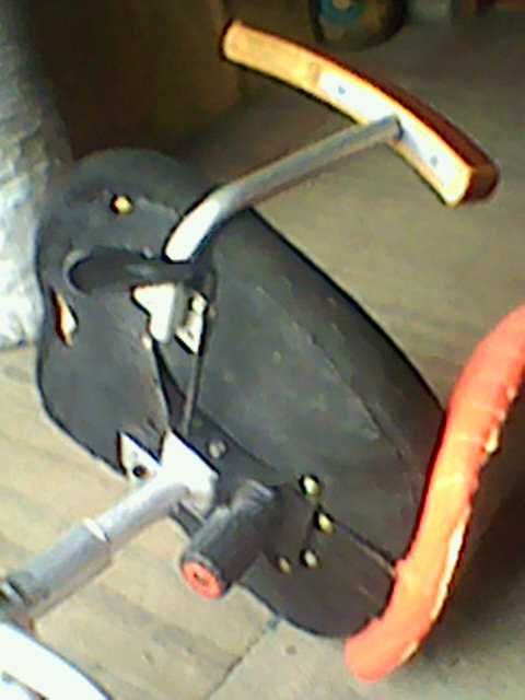 Продам стілець поворотний.