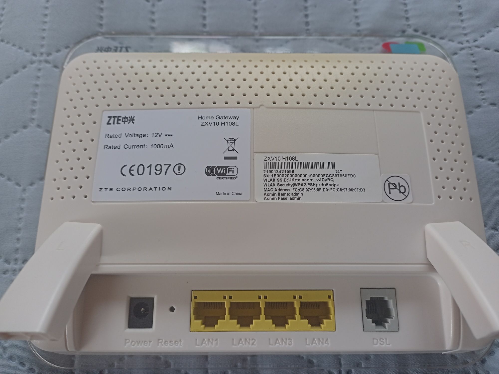 Wi-Fi роутер ZTE/ ZXV10H108L; радіотелефон Panasonik KX-TG2511UA