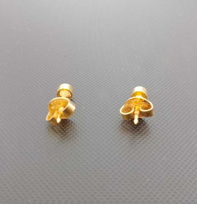 Сережки-гвоздики для дівчинки з медичного золота