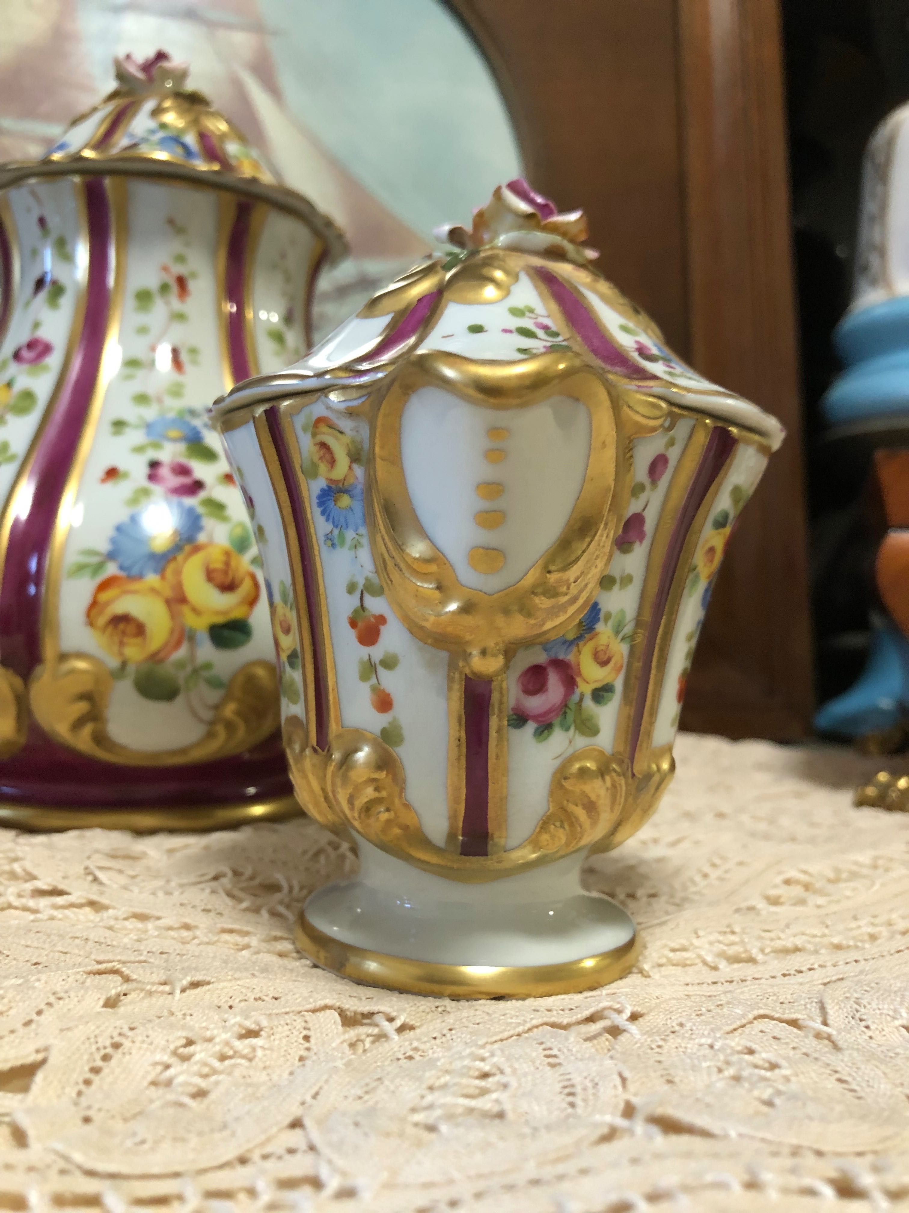 Antigo serviço de chá em porcelana estilo Sèvres