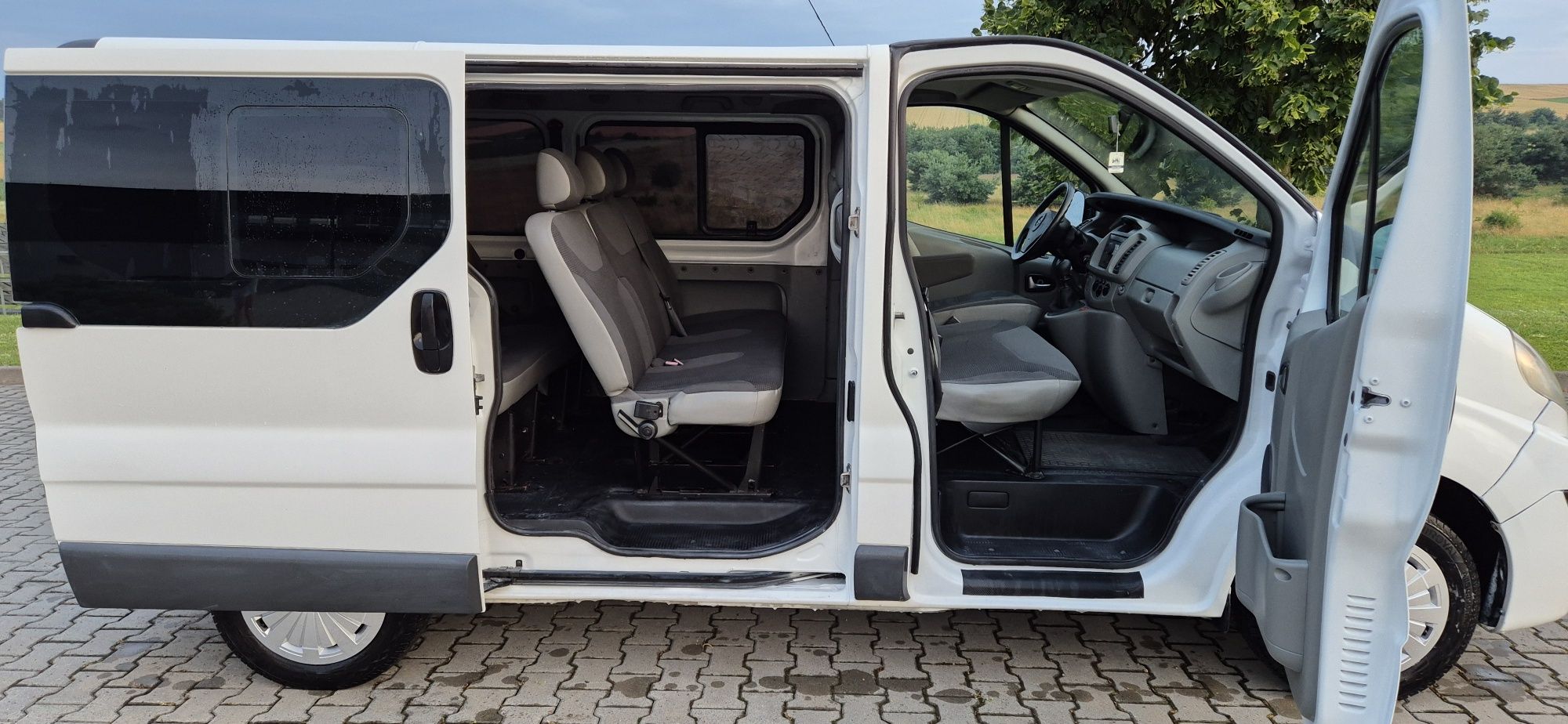 Bus 9 osobowy osób wynajem wypożyczenie przewozy transport