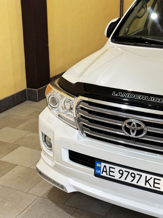 Toyota Land Cruiser 200 • 2013 • 4.5 V8 Diesel • 70th Anniversary
