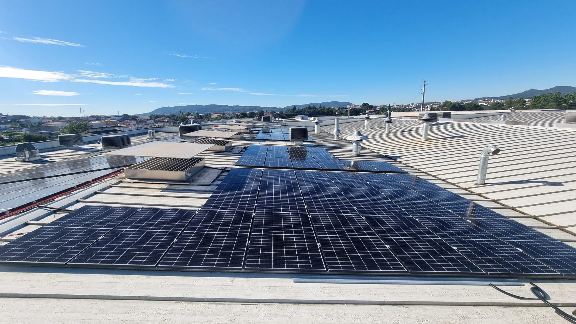 Eletricista | Electrician – Instalações & Reparações