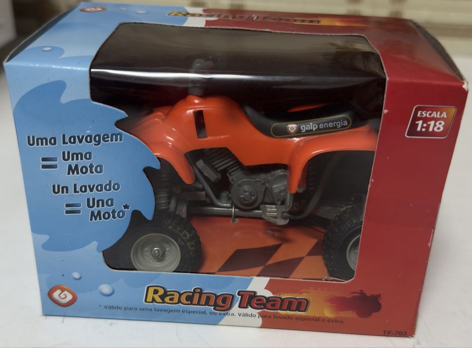 Brinquedos (carros+motas)