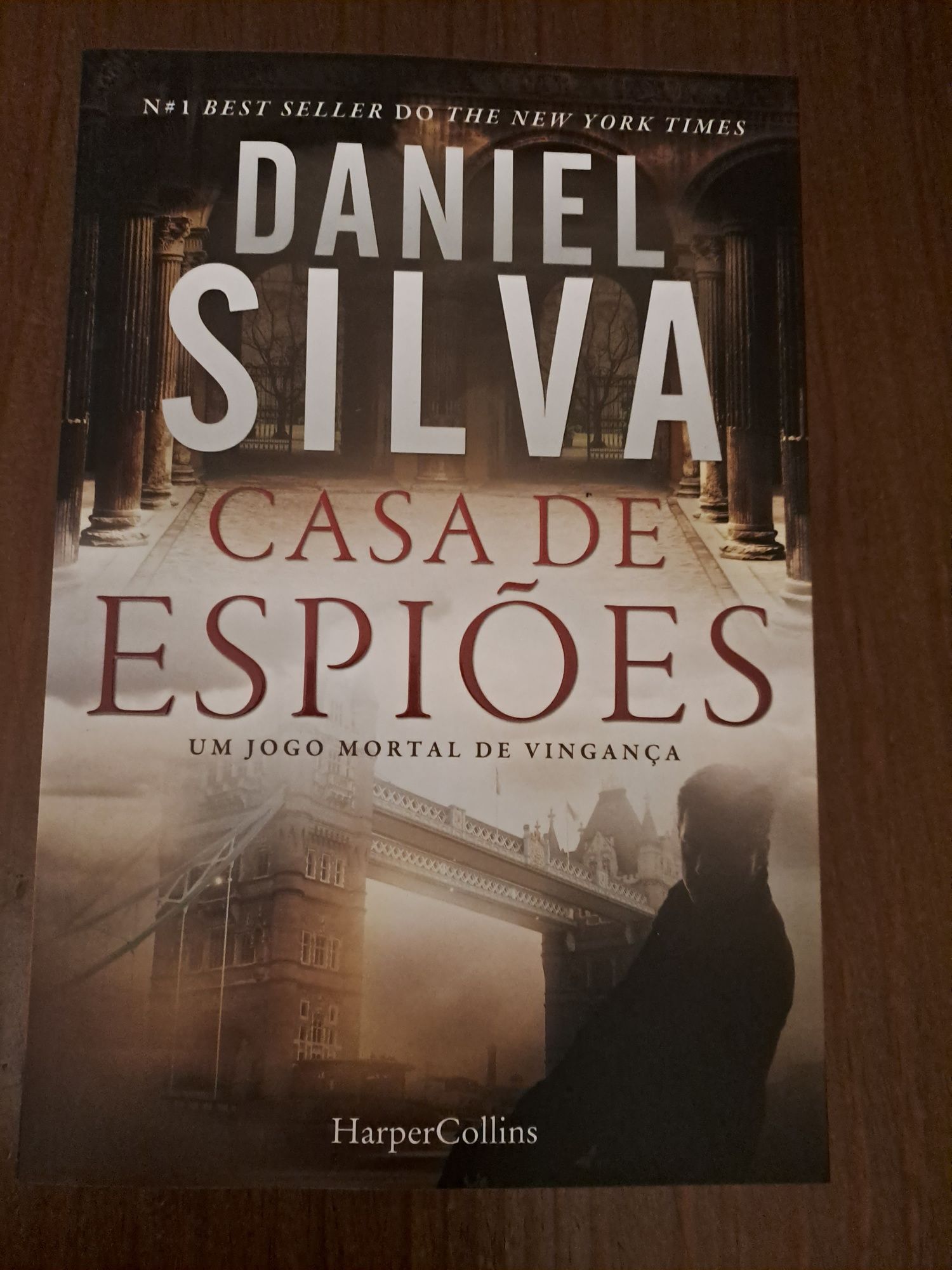 Daniel Silva- casa de Espiões