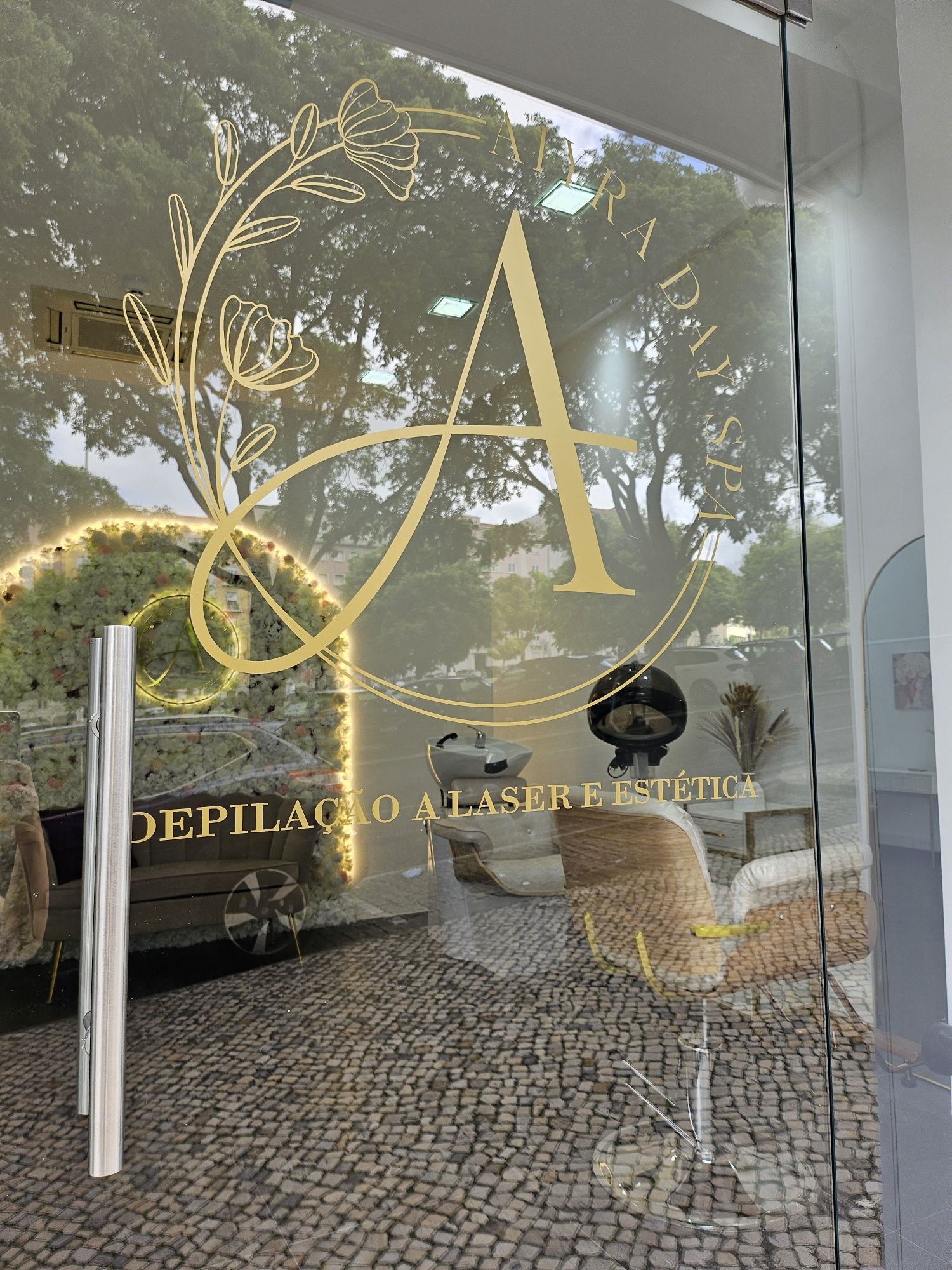 Aluga-se gabinete A HORA/DIA em clínica de estética premium na ALAMEDA