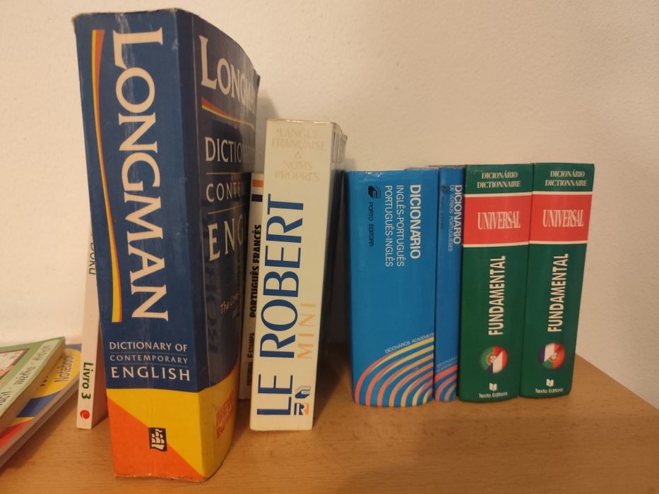 Vários livros para desocupar