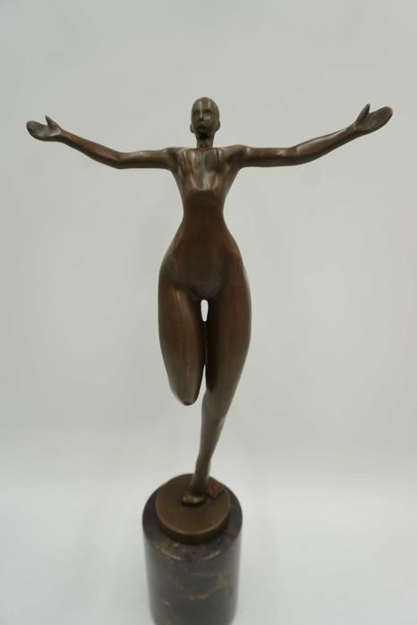 NOWOCZESNA figura z brązu tancerka modernistyczna