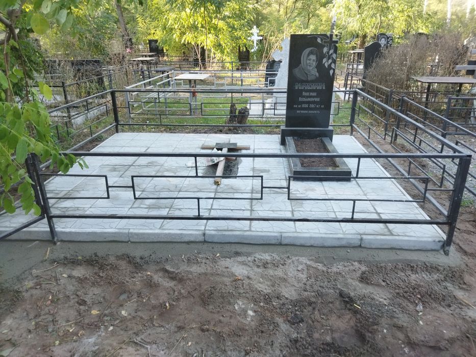 Укладка тротуарной плитки,благоустройство на кладбище