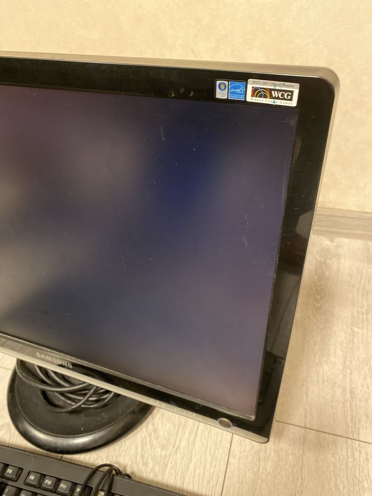 Монитор+ клавиатура Samsung SyncMaster 226cw