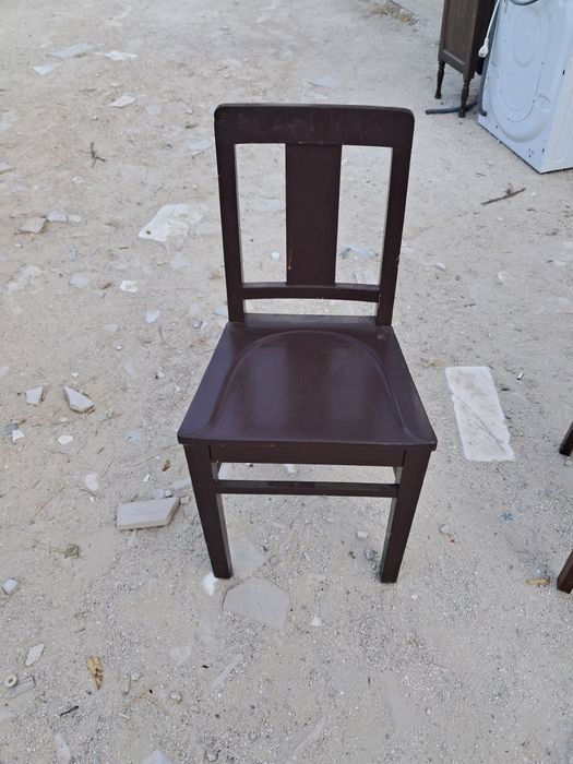 Cadeira em madeira antiga