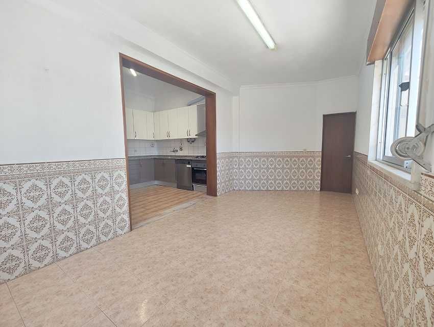 Moradia T4+1  independente com jardim  A 20 minutos de Lisboa/Setúbal