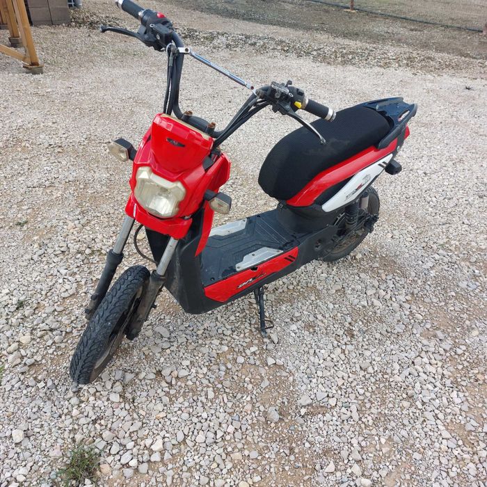 Mota Elétrica Scooter 45km autonomia
