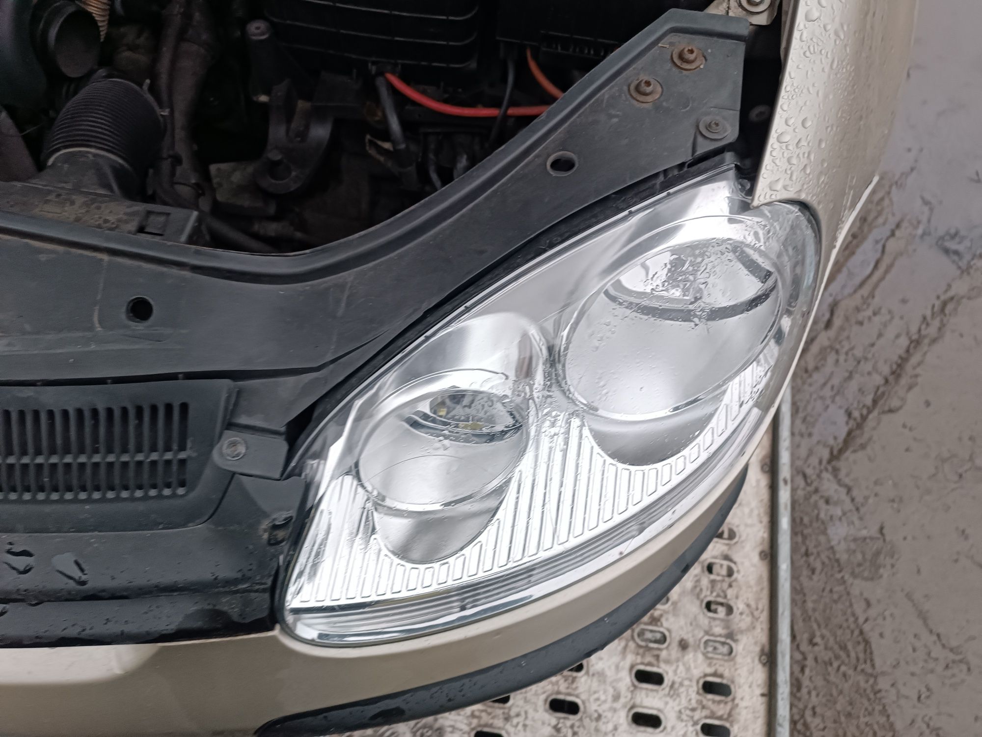 VW Golf V lampa przód prawa lewa przednia