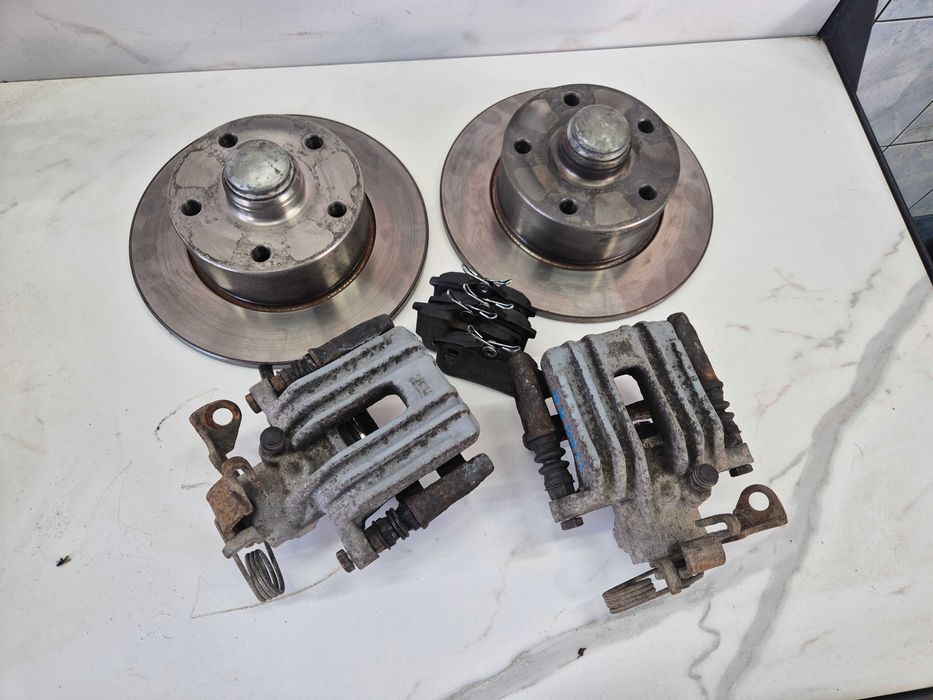 audi a4 b5 lift tarcze tył tylne klocki zaciski komplet