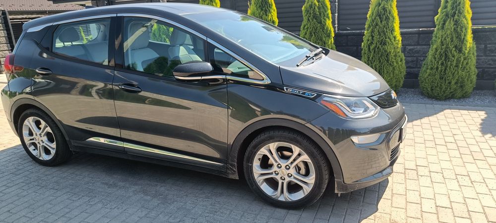 Довгострокова оренда  електромобіля Chevrolet Bolt