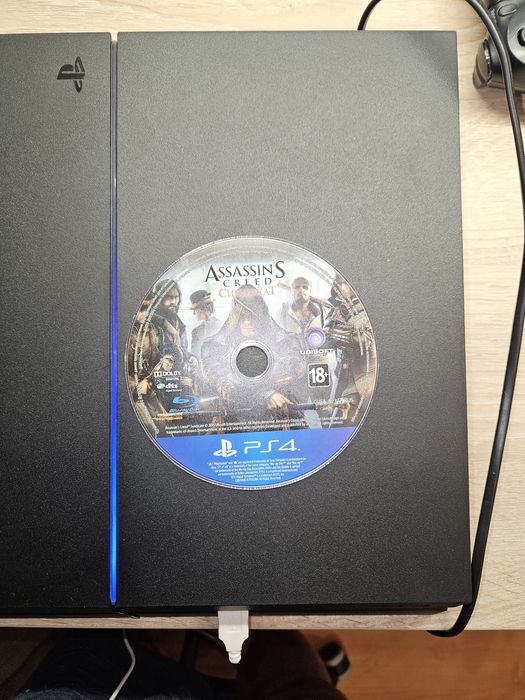 Sony Playstation 4 1Tb CUH-1208B, 2шт геймпади+ гра Assassin's Creed