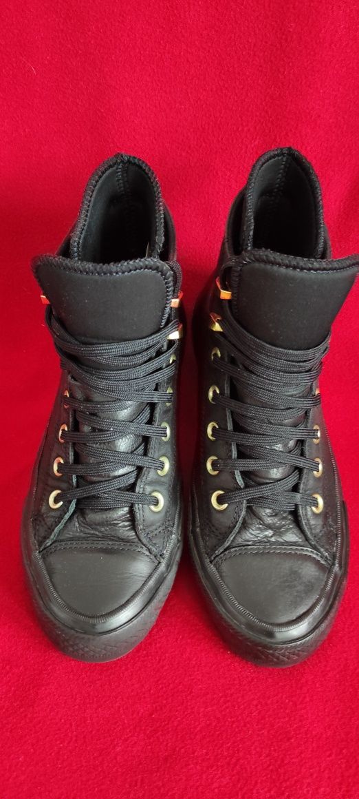 Converse Chuck Taylor WP Boot rozmiar 37,5 (24 cm)
(black/black/gum)