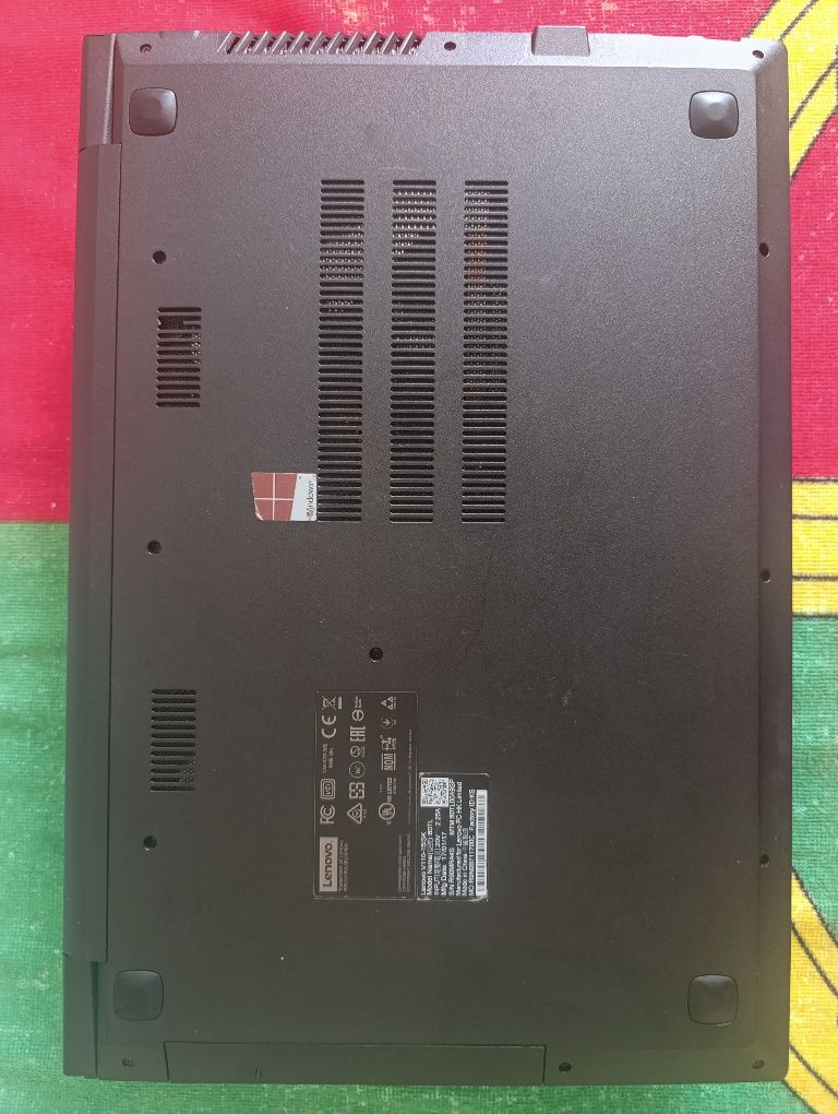 Lenovo V110 (i3-6005u - 8GB DDR4 - 250GB ROM)