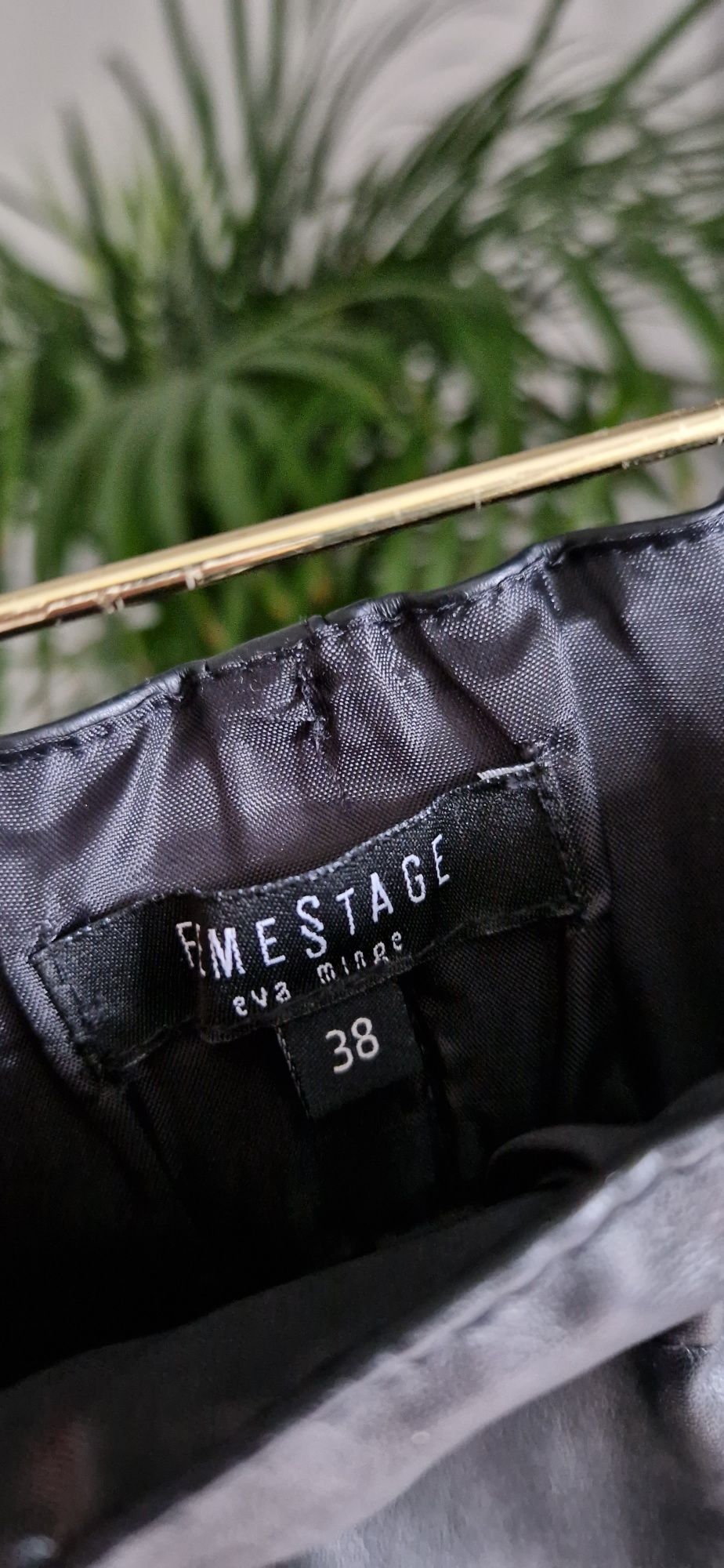 Czarna spódnica z Eco skórki rozmiar M Femestage