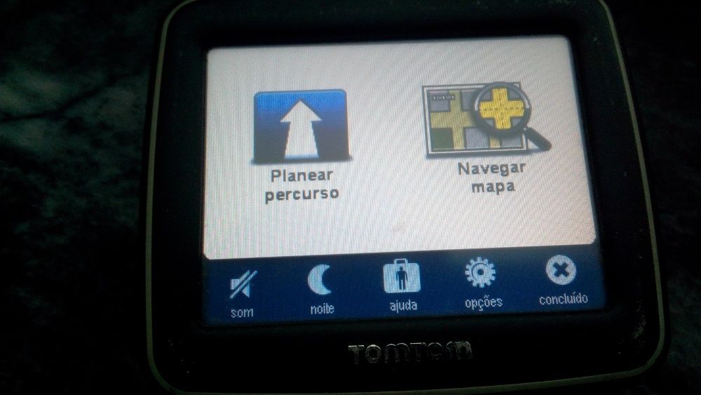 GPS da TOMTOM a funcionar com bateria viciada