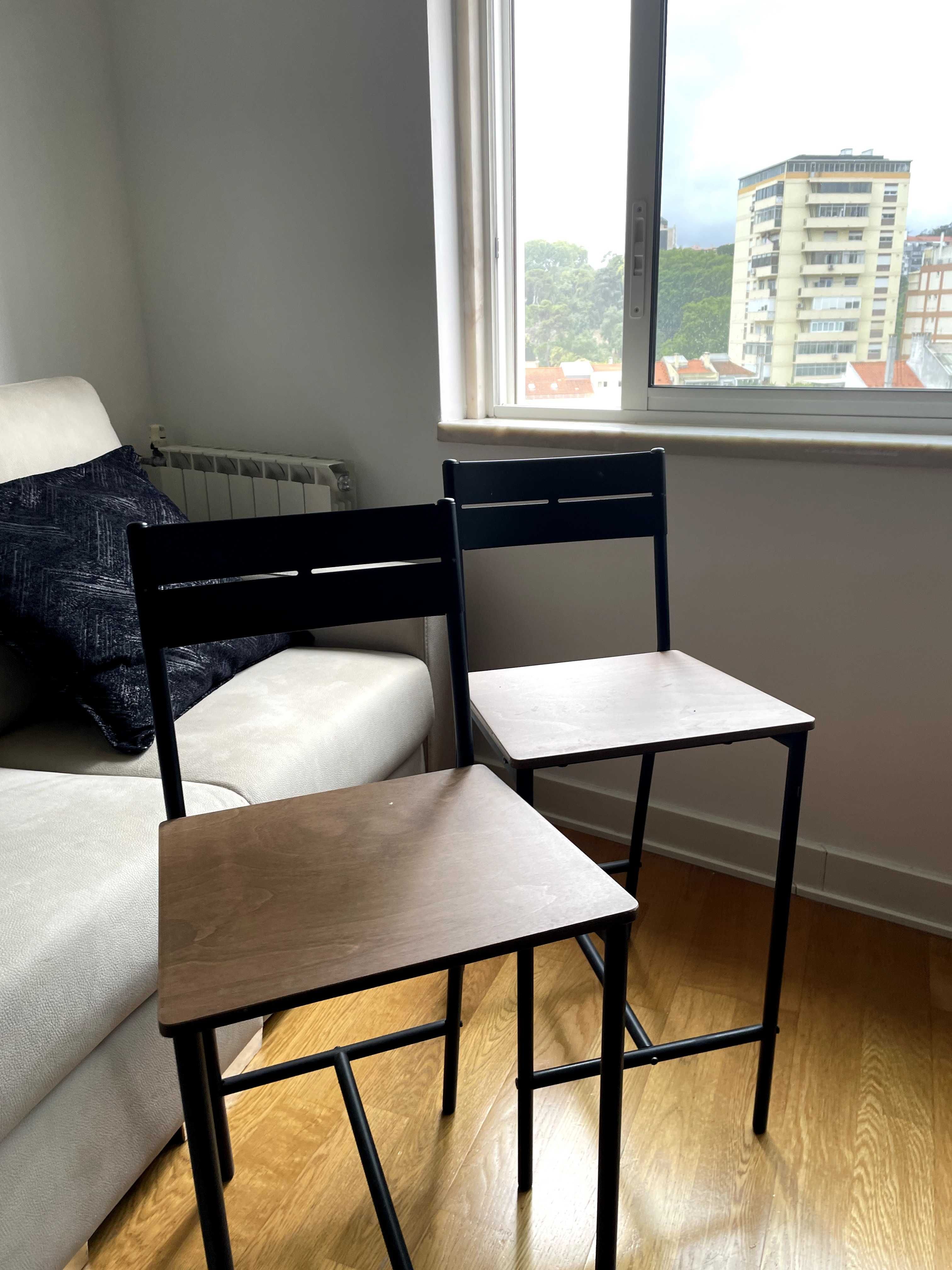 Banco alto para bar, estilo industrial em madeira e metal (63 cm )