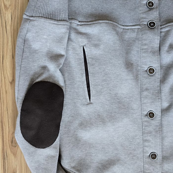 Bluza zapinana. Reserved.