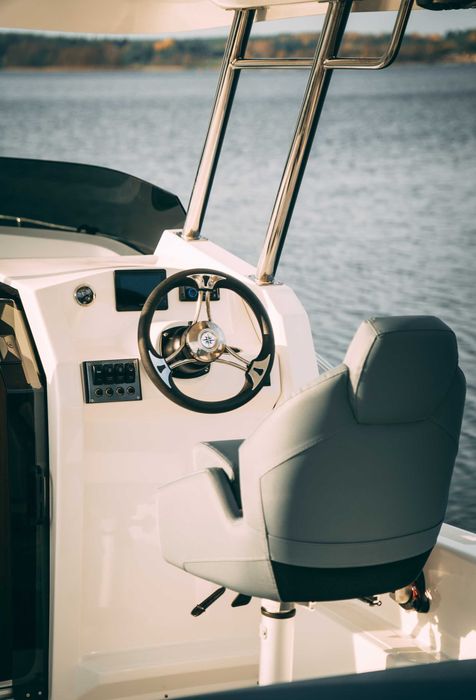 Motorówka Sanat 22 + 115 KM czarter wynajem łodzi jachtu patent Mazury