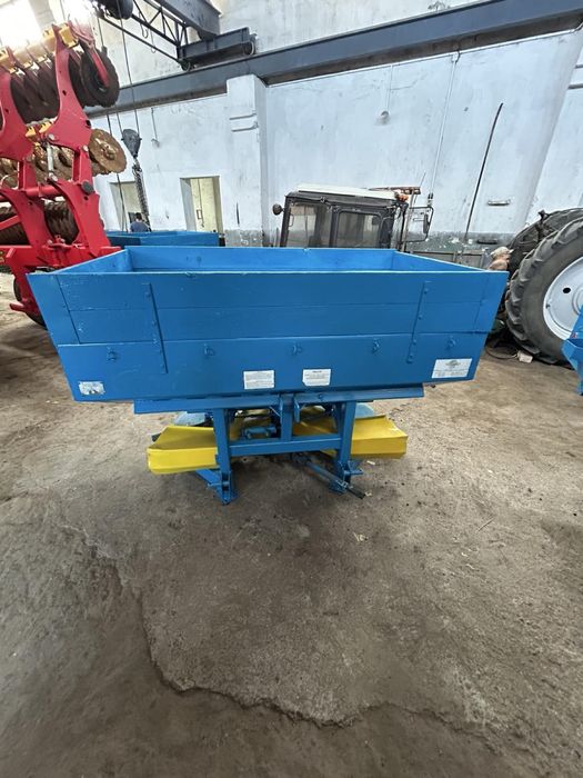 Розкидач міндобрив РМД-1000 «Урожай» 2 шт