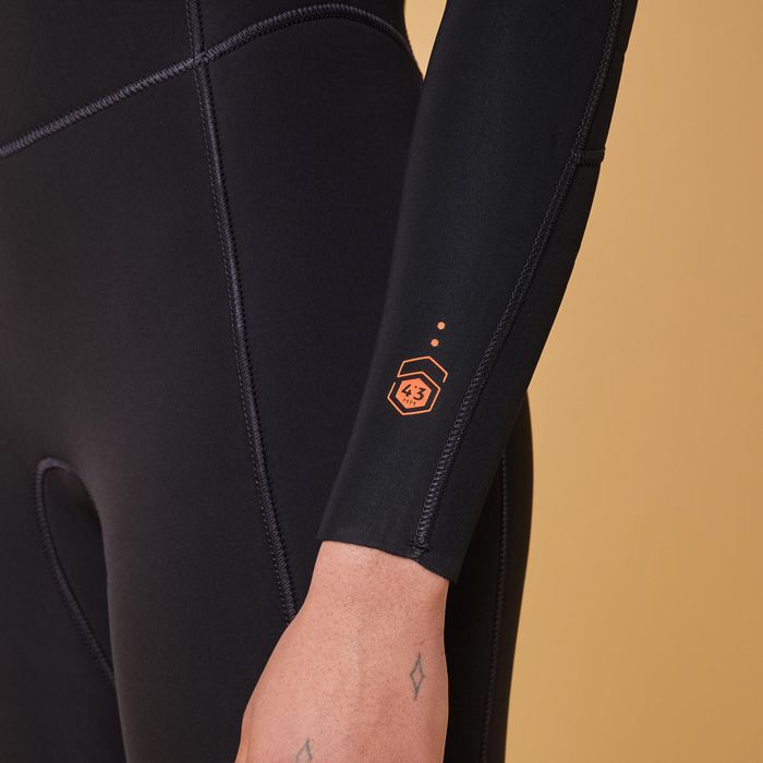 FATO DE SURF 500 MULHER 4/3 PRETO E VERDE FECHO ATRÁS