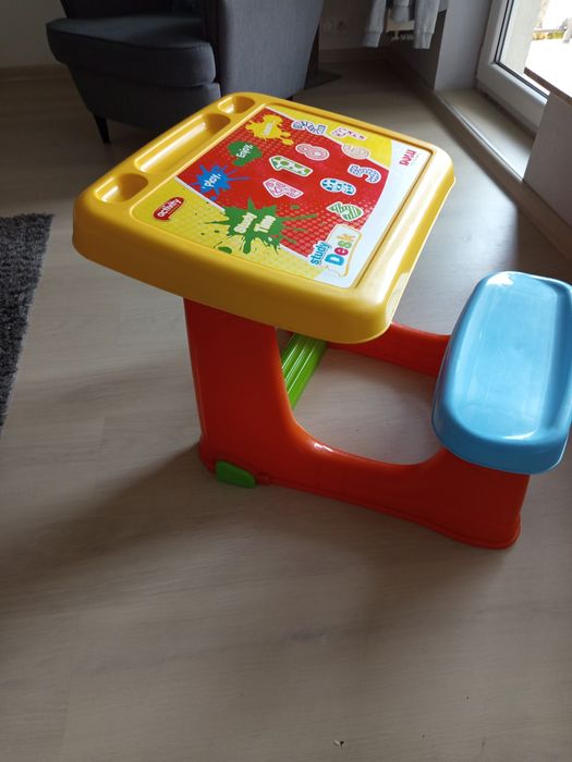 Stolik z krzesełkiem dla dziecka