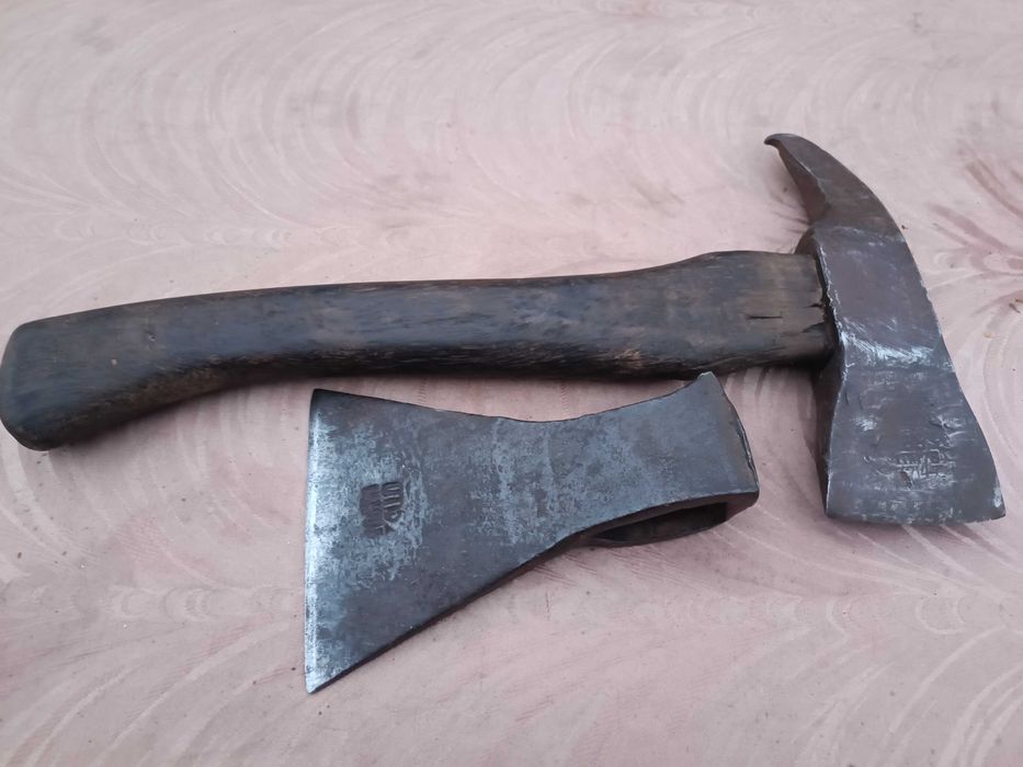 Хозяйственный кованный топор советского производства
