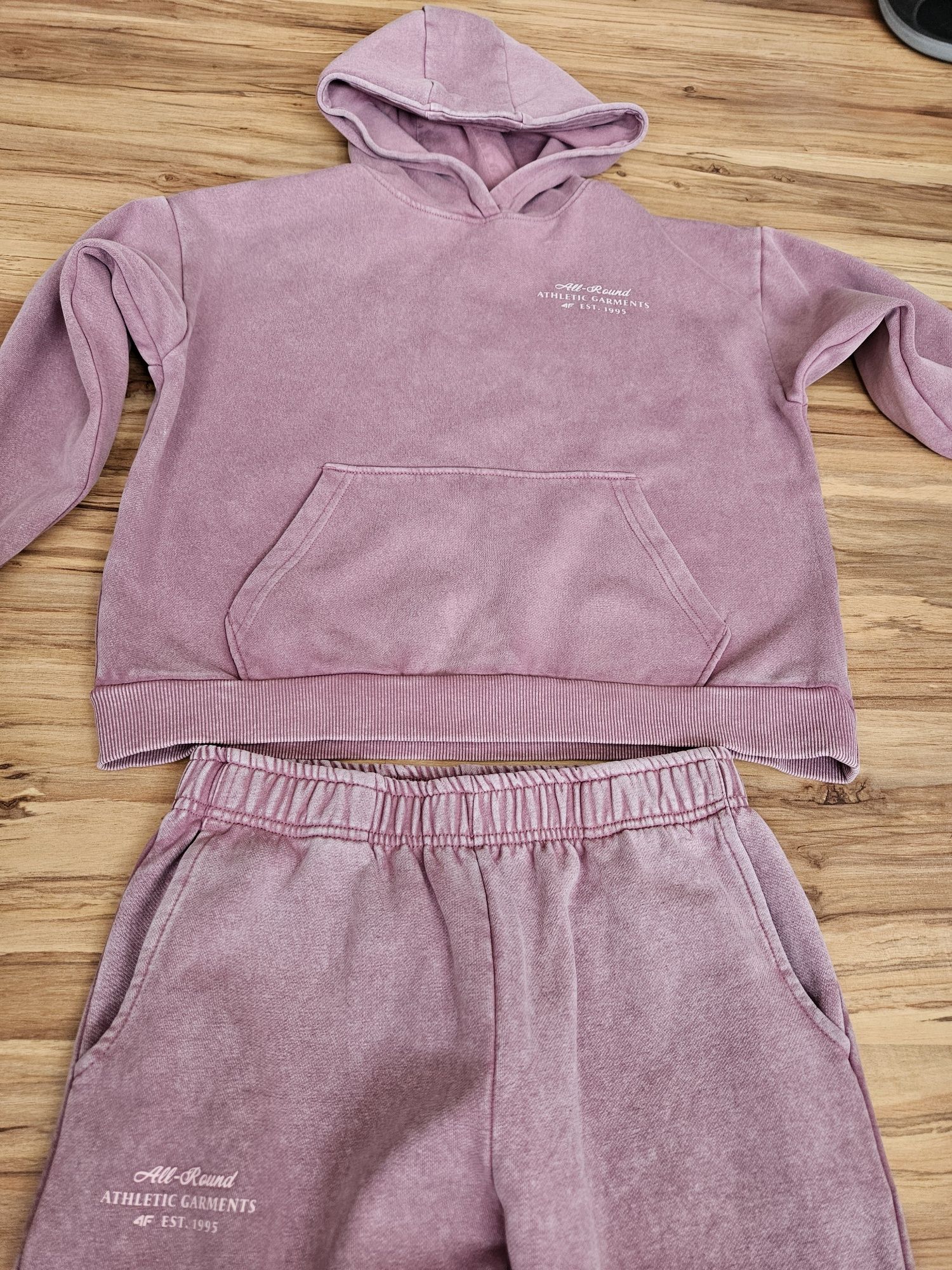 Dres z firmy 4f , 140