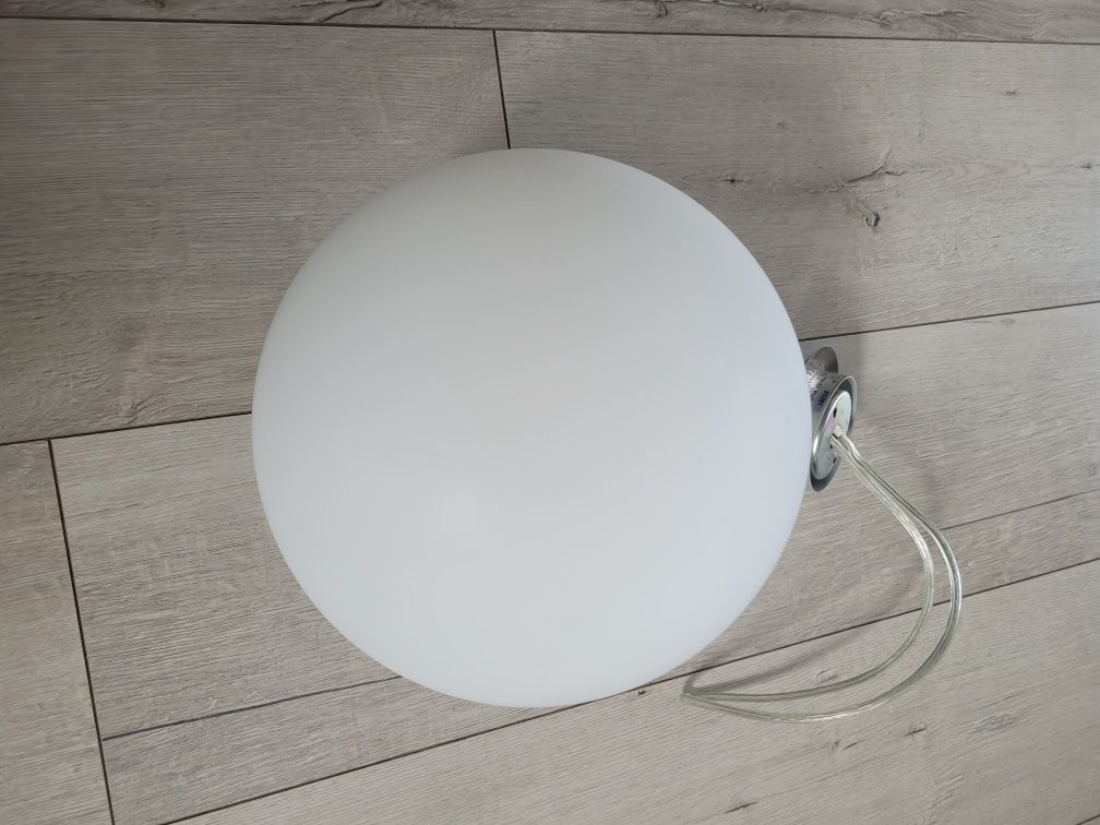 Lampa sufitowa, wisząca, biała kula o średnicy 22 cm