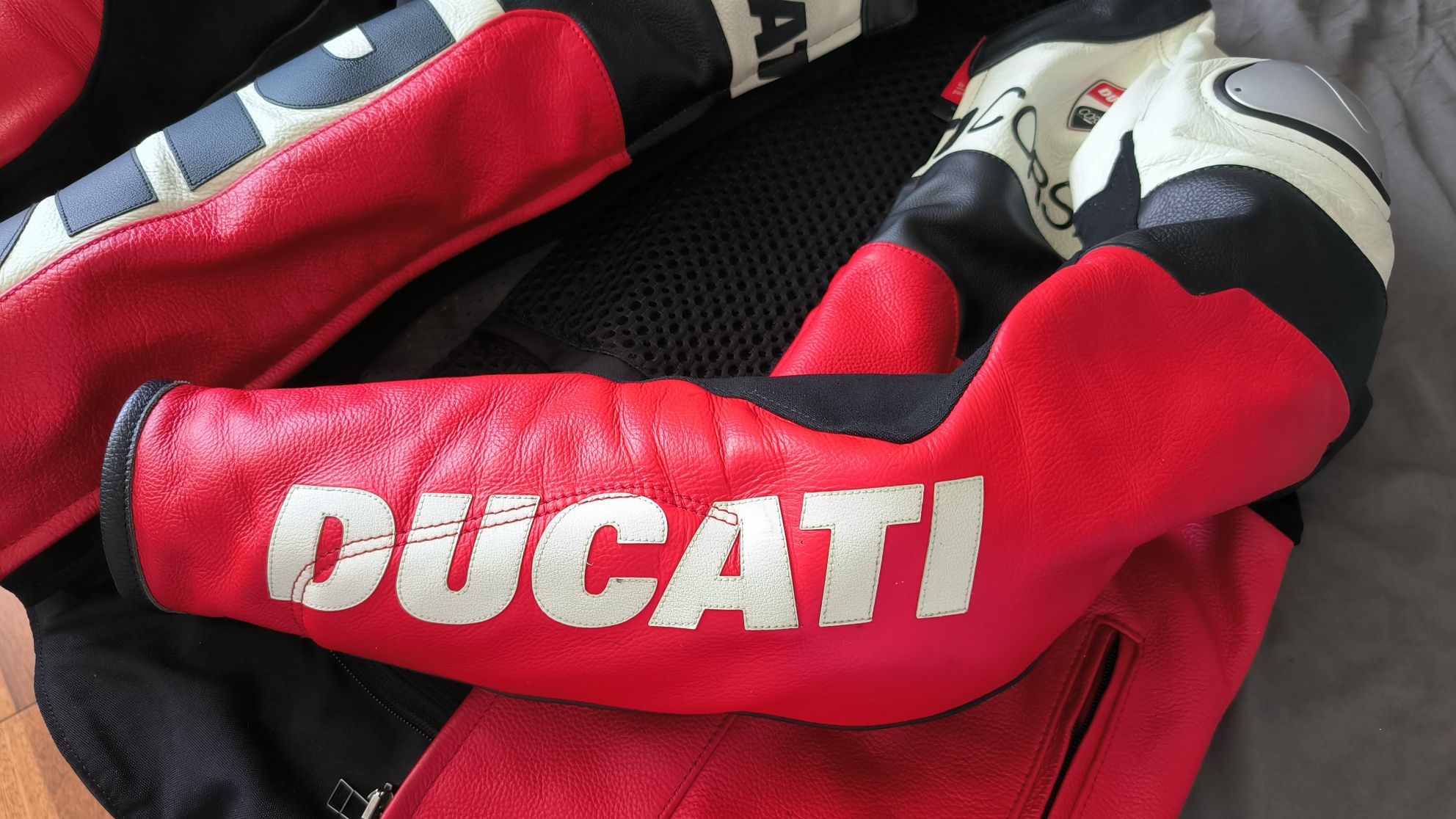 Kurtka Ducati oryginalna  L 50 jak nowa