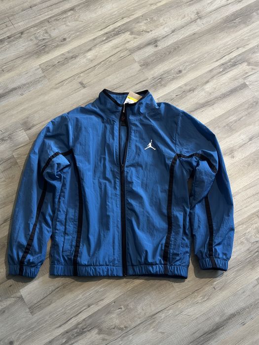 Куртка чоловіча Air Jordan Essentials Woven Jacket Blue FN4537-457