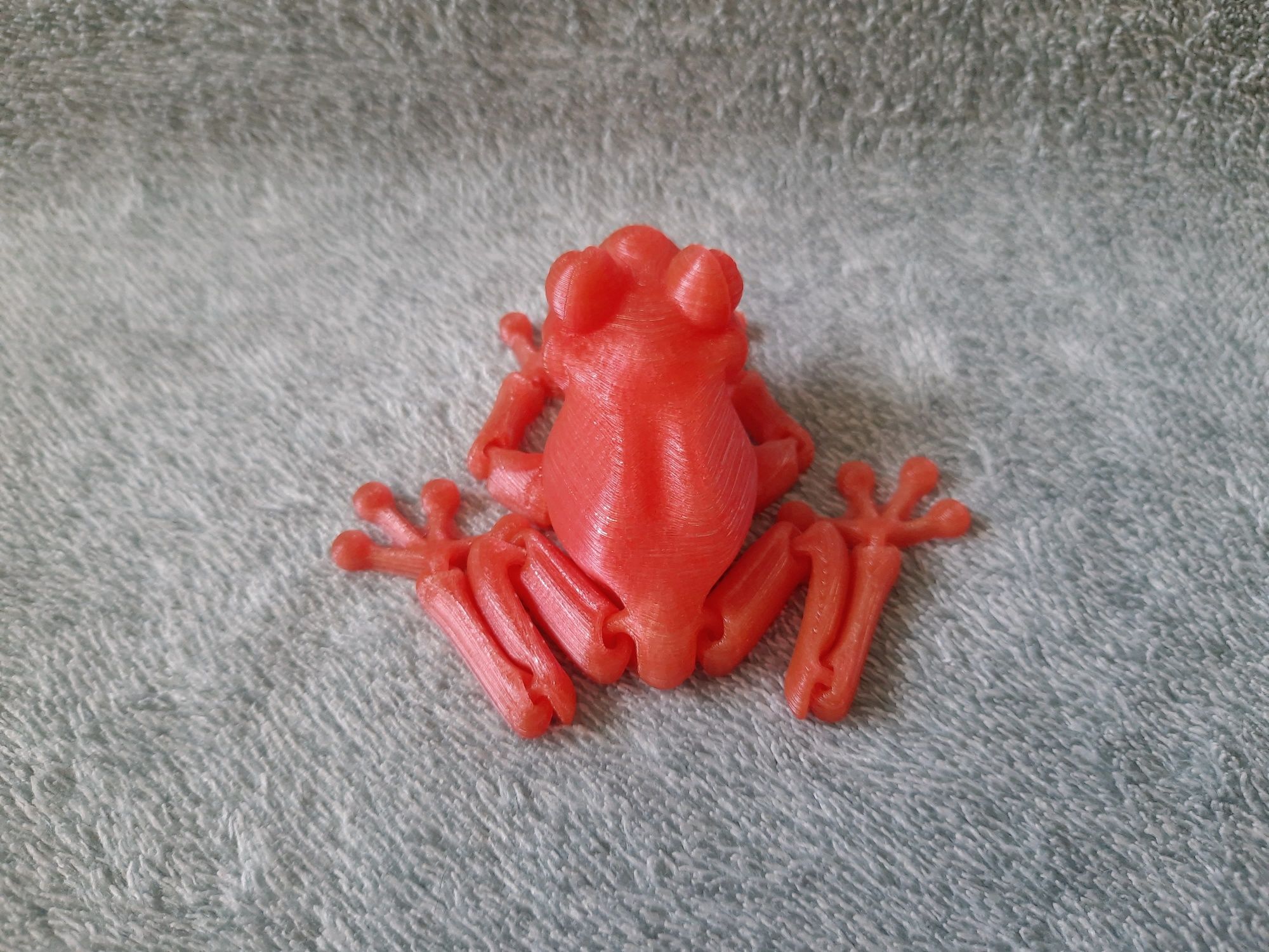 Hit! Ruchoma żaba wydruk3D zabawka antystresowa czerwona transparentna