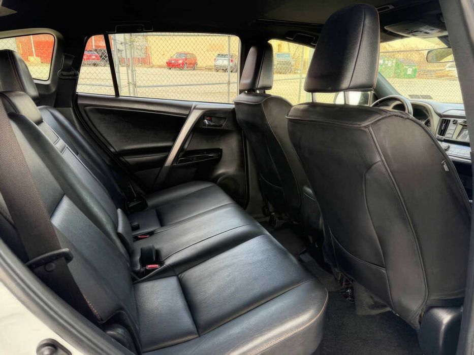 Toyota RAV4      2017