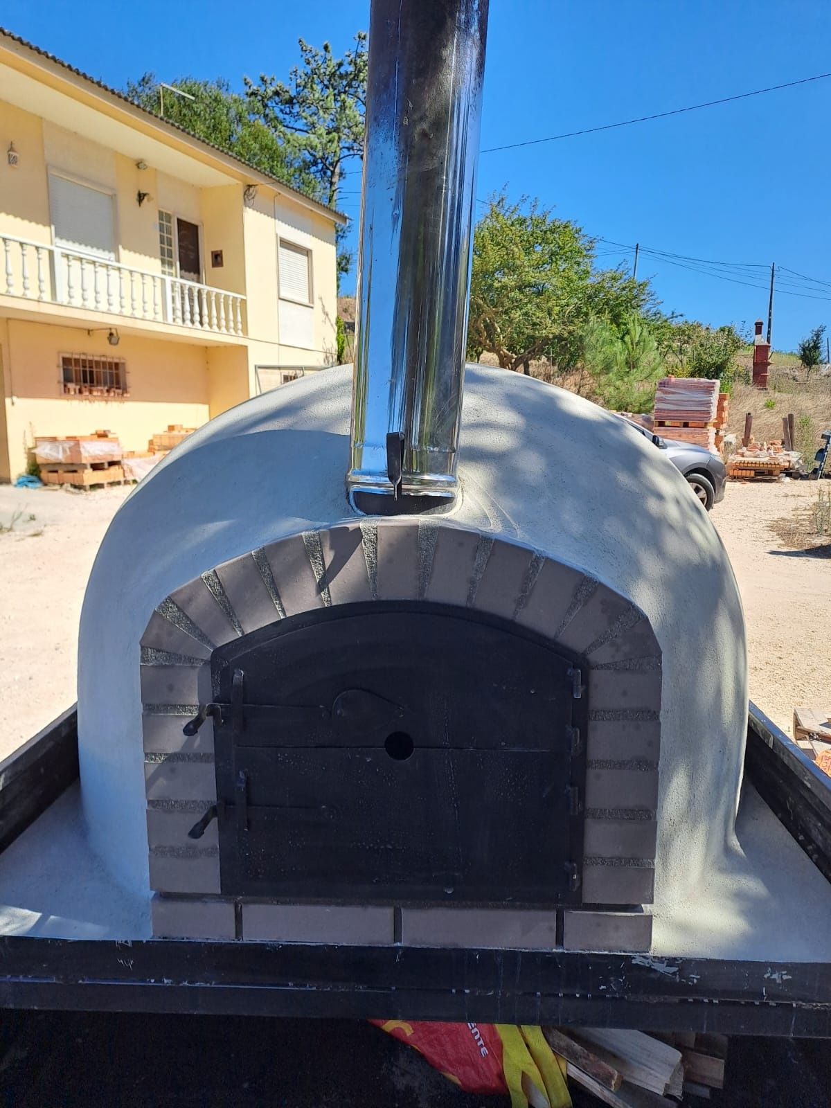 Vendo Forno a Lenha e com atrelado